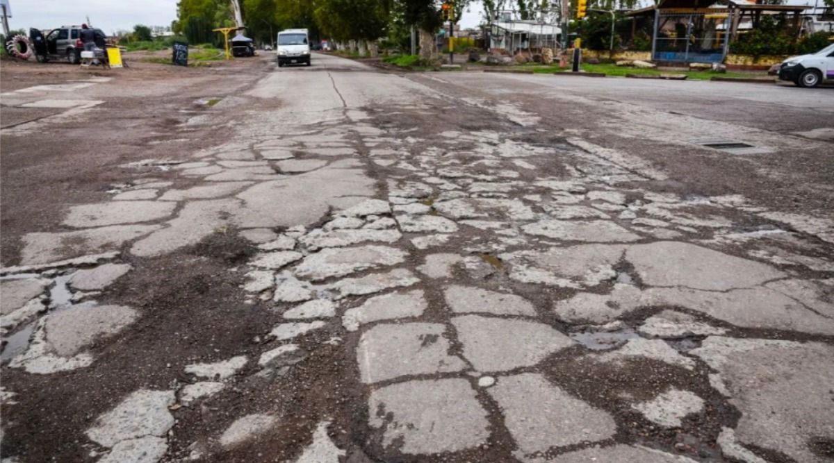 Así estaba el asfalto en Mitre y Mathus Hoyos. No había auto que aguante. Así estaba el asfalto en Mitre y Mathus Hoyos. No había auto que aguante.