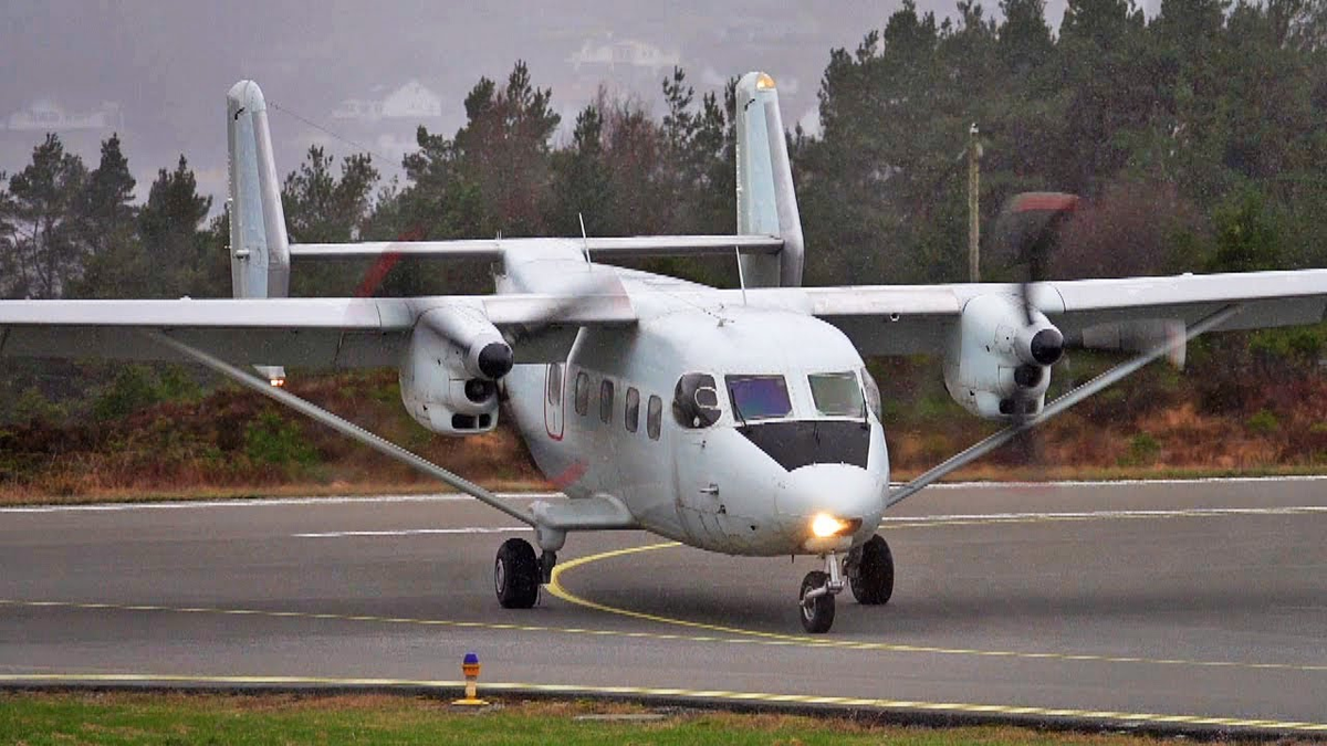 Un avión Antonov AN-28 similar al siniestrado con pasajeros a bordo.
