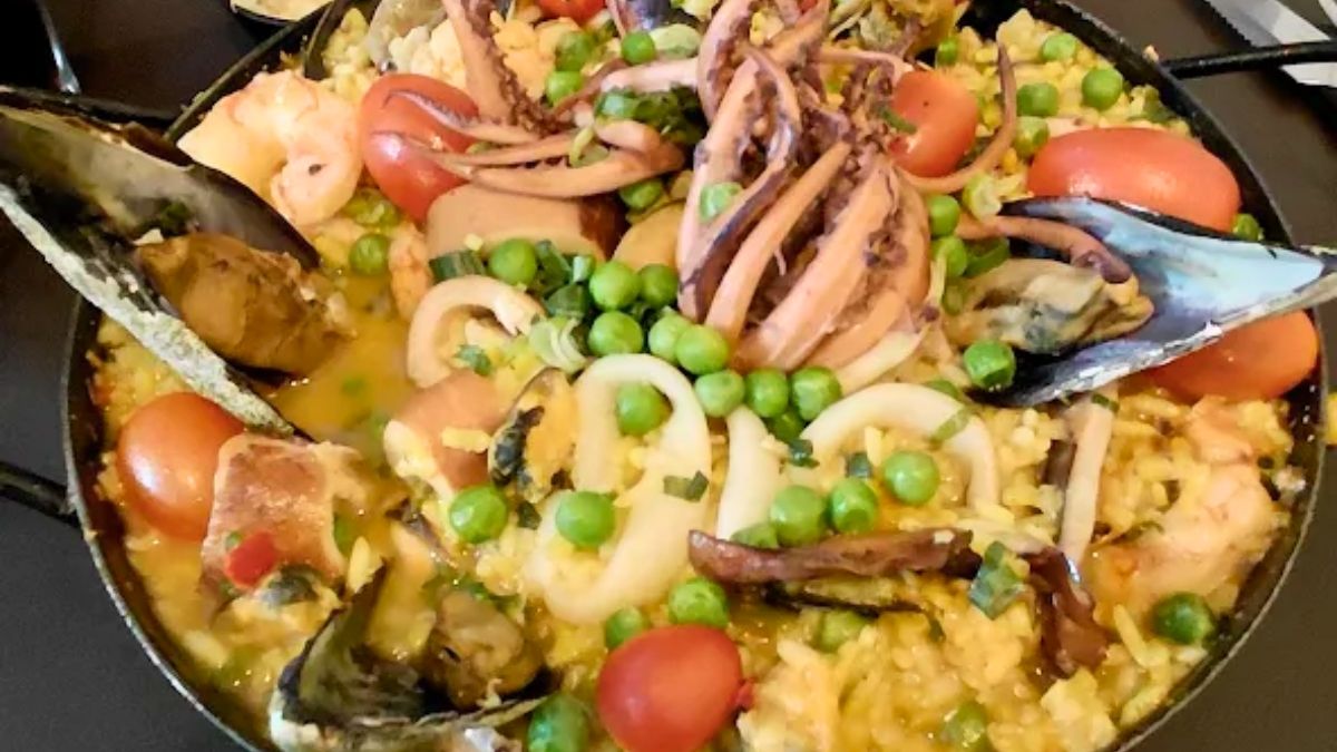 Los mariscos y la paella es otro de los fuertes del bodegón. Los mariscos y la paella es otro de los fuertes del bodegón.