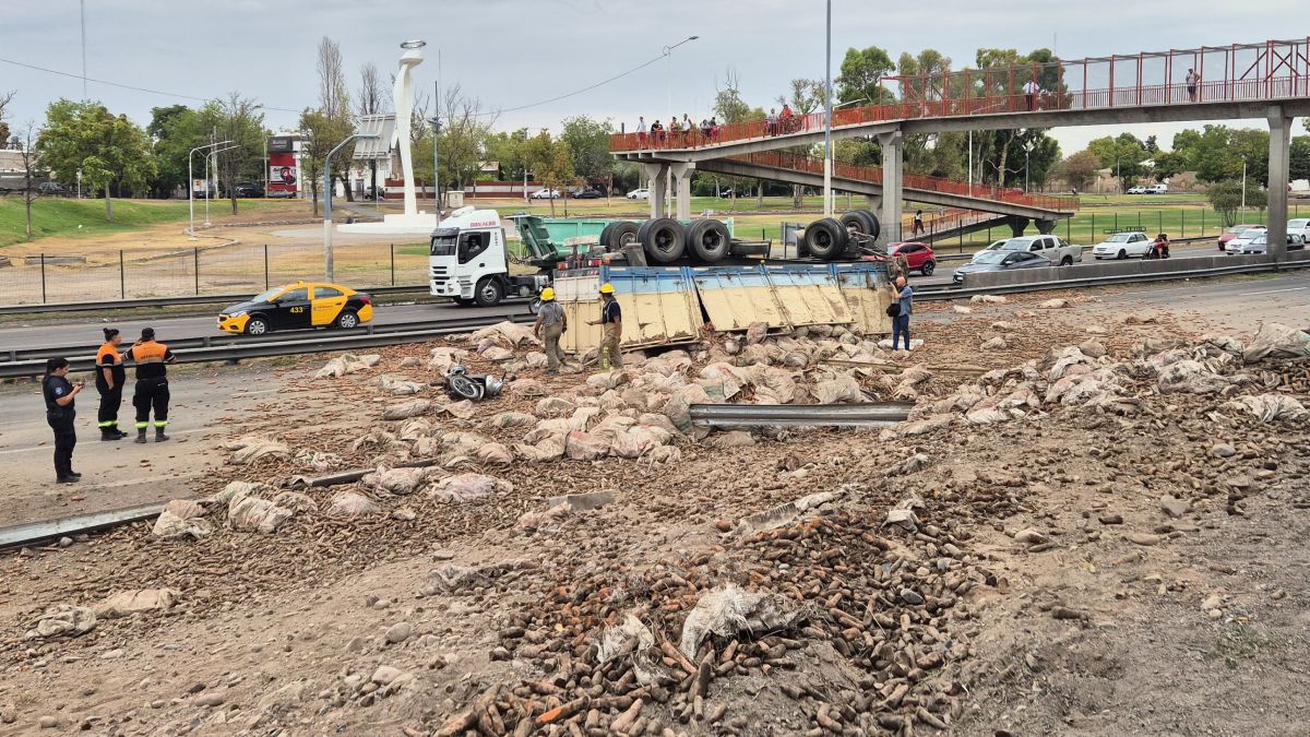 El accidente ocurrió pasadas las 15 de este miércoles en el Acceso Este