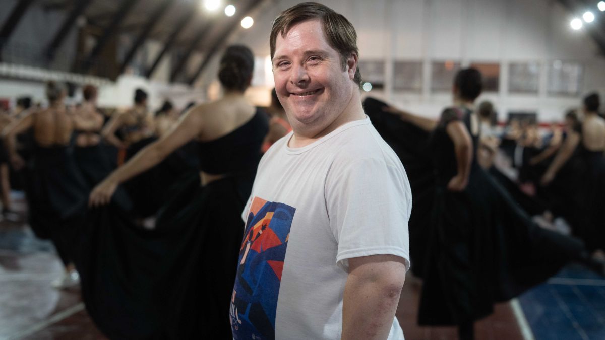 La igualdad y la inclusión de los artistas que tienen alguna discapacidad en la Fiesta de la Vendimia, tienen como abanderado a Germán Quintana, que esta edición de la Vendimia 2023 cumplirá 20 años de presencia.