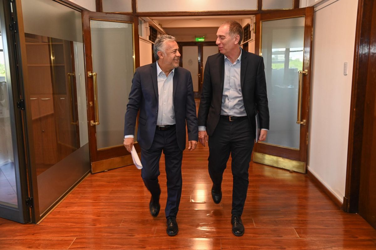 El gobernador Alfredo Cornejo y el ministro del Interior, Diego Santilli. El gobernador Alfredo Cornejo y el ministro del Interior, Diego Santilli.