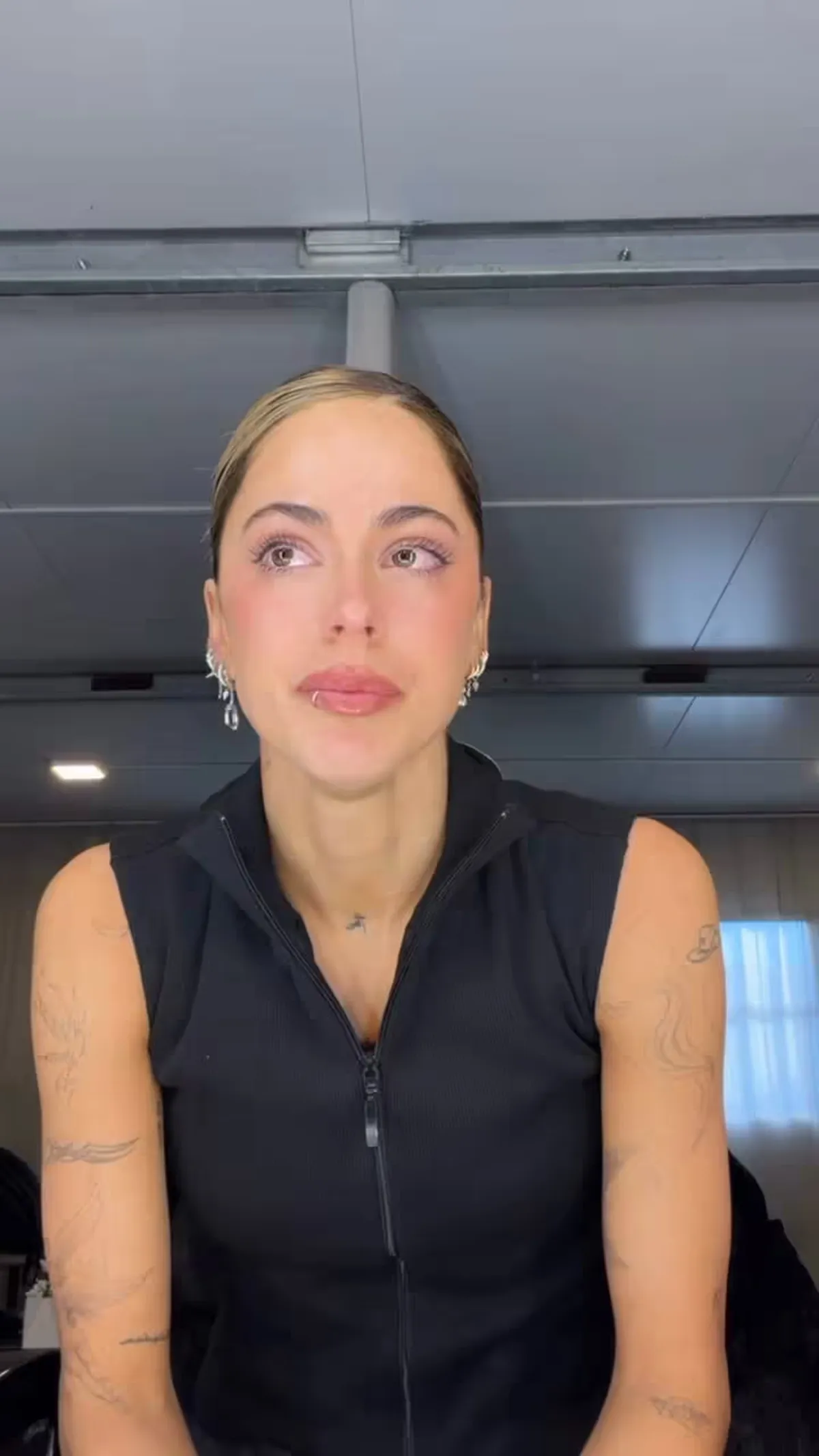 Tini Stoessel rompió en llanto al anunciar la suspendión del primer show de Futtura. Tini Stoessel rompió en llanto al anunciar la suspendión del primer show de Futtura.