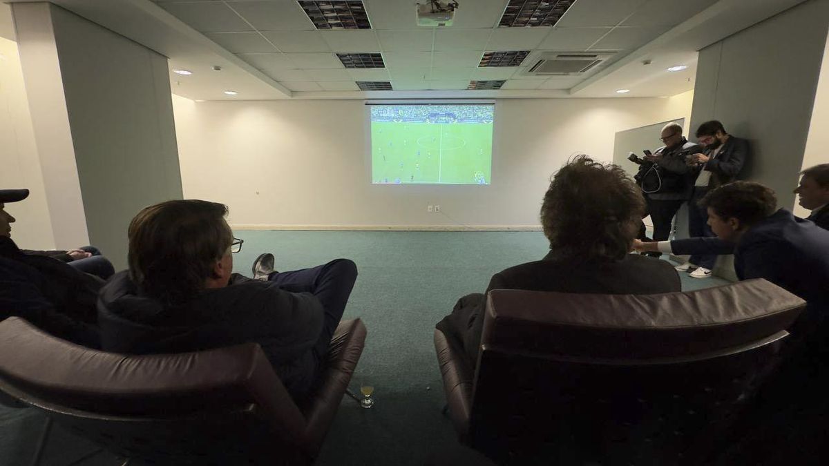 Bolsonaro y Milei vieron juntos el sábado a la noche el partido que Brasil perdió con Uruguay en definición por penales en la Copa América.