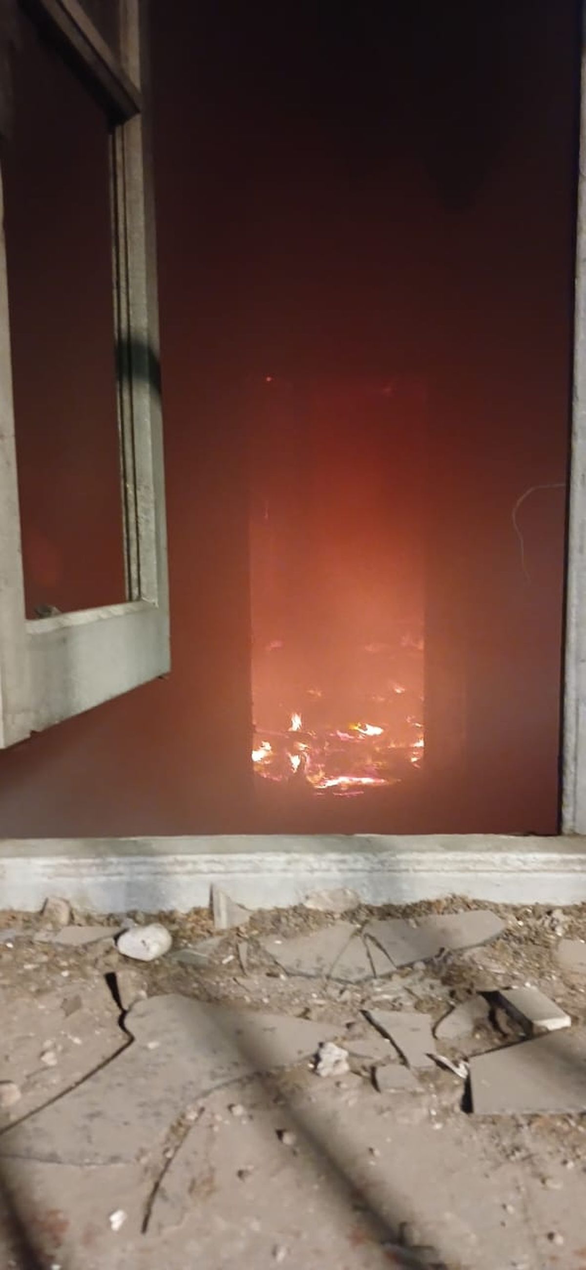 El incendio fue en la ex Jefatura de Policía.