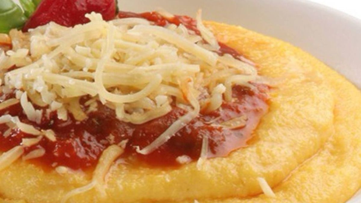 Polenta con salsa y queso, la receta fácil, llenadora y súper económica. Polenta con salsa y queso, la receta fácil, llenadora y súper económica.