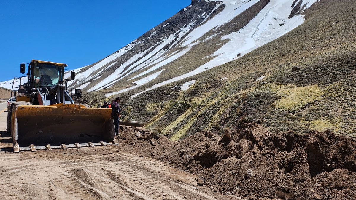 Esperan que la ruta 145 hasta la frontera con Chile quede habilitada en la primera quincena de diciembre. Esperan que la ruta 145 hasta la frontera con Chile quede habilitada en la primera quincena de diciembre.