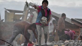 Declaran ocho días de luto en Ecuador por el terremoto que provocó más de 600 muertos