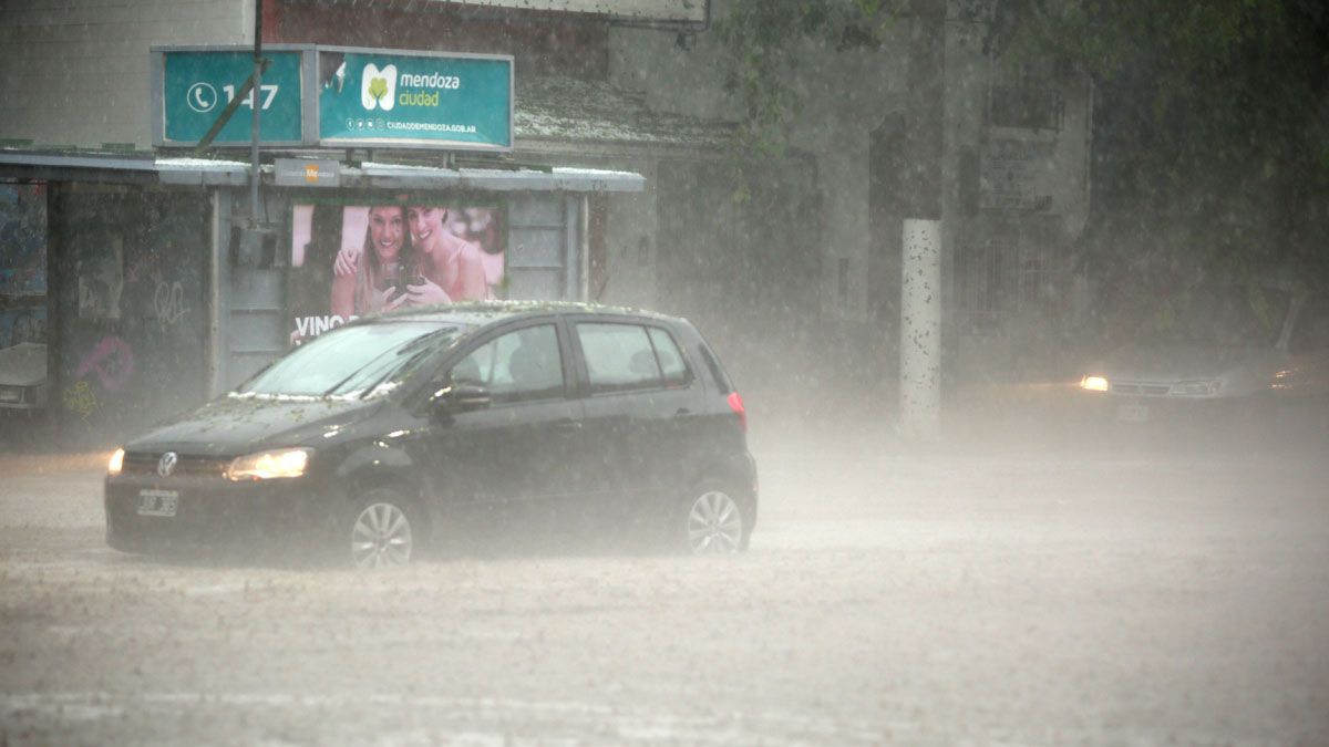 Una de las alertas es por tormentas fuertes para la zona cordillerana, centro y norte de Mendoza, indicó el SMN (Servicio Meteorológico Nacional).