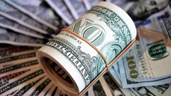 Tras otra suba, el dólar blue empardó al dólar oficial en $1.420