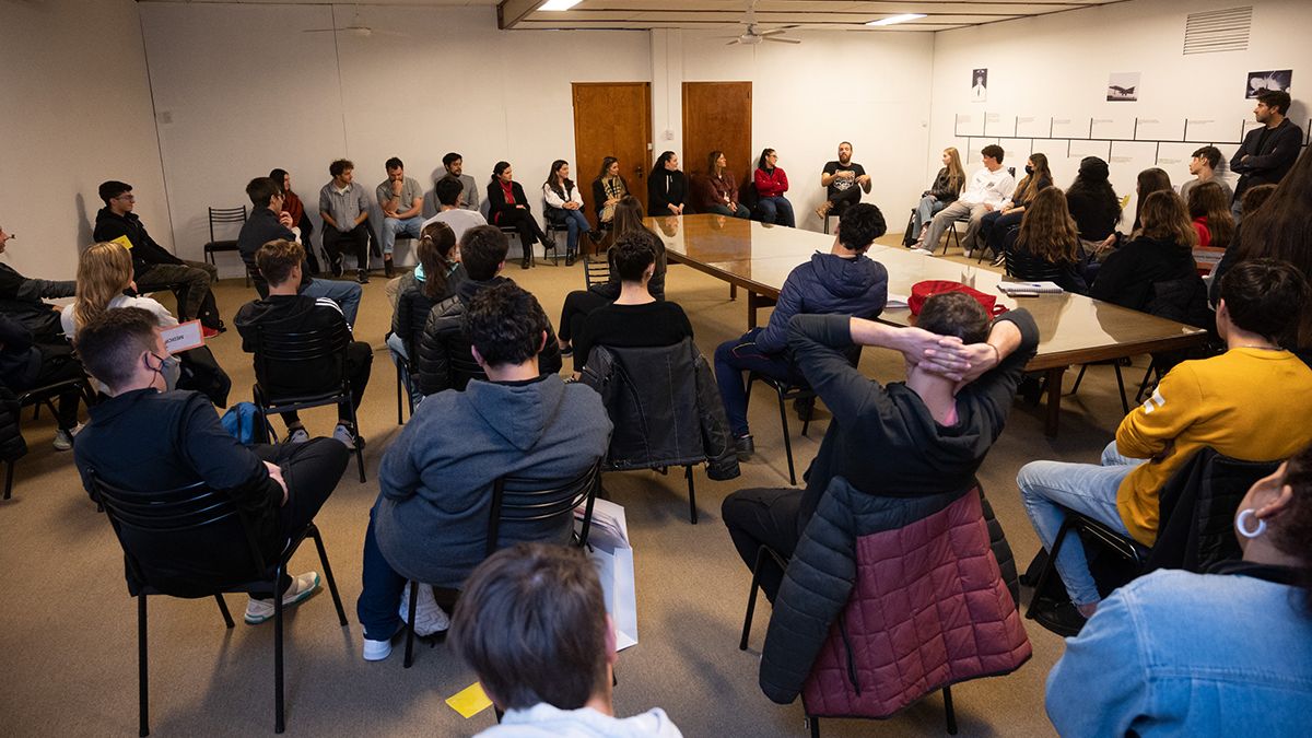 Estudiantes durante un curso de orientación vocacional de la Ciudad de Mendoza.