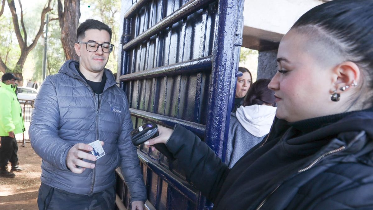 Independiente Rivadavia estrenó ante Independiente de Avellaneda el sistema de ingreso al estadio con DNI físico. Independiente Rivadavia estrenó ante Independiente de Avellaneda el sistema de ingreso al estadio con DNI físico.