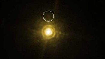 Primera huella digital de un exoplaneta