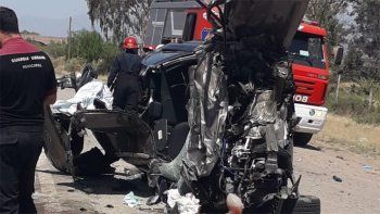 Internado y preso tras chocar de frente contra un colectivo