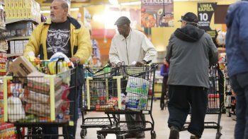Un “ángel” misterioso pagó las compras de personas mayores en supermercados