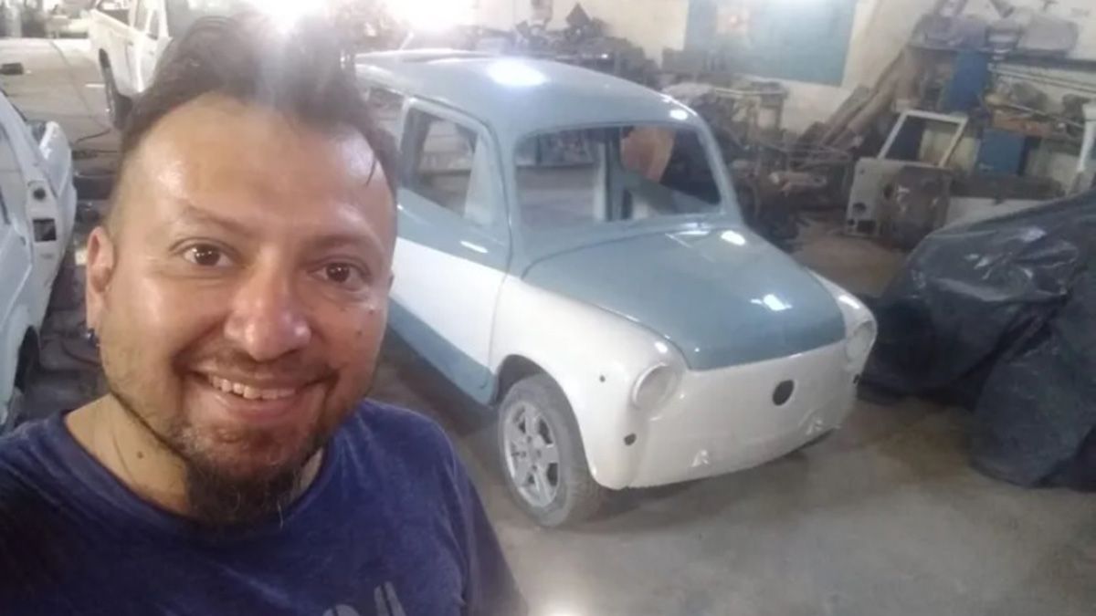 En un taller de Cipolletti "Bandu" transformó un "fitito" en una limusina En un taller de Cipolletti "Bandu" transformó un "fitito" en una limusina 