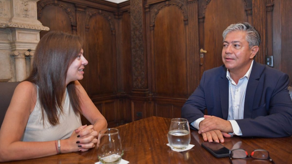 En la víspera de la cumbre de gobernadores petroleros la ministra Sandra Pettovello recibió a Rolando Figueroa. En la víspera de la cumbre de gobernadores petroleros la ministra Sandra Pettovello recibió a Rolando Figueroa.