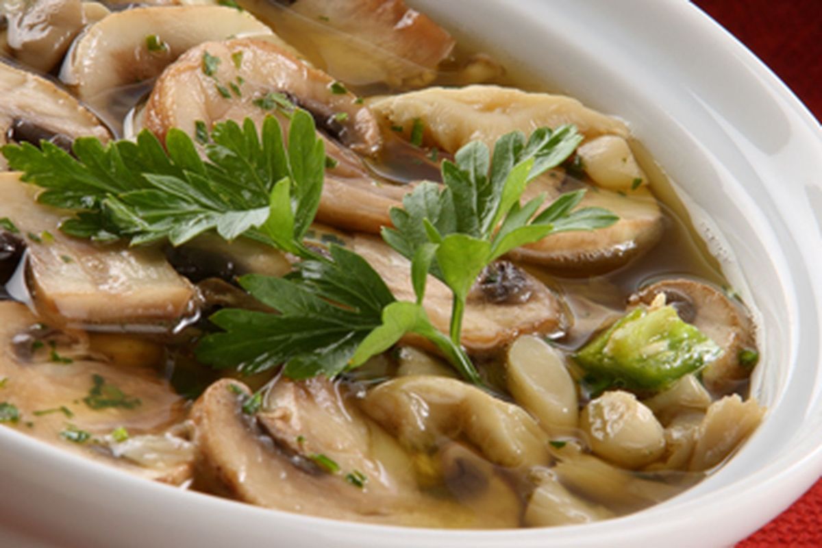 Los hongos tienen su temporada fuerte en julio, cuando están deliciosos y son más económicos. Los hongos tienen su temporada fuerte en julio, cuando están deliciosos y son más económicos.