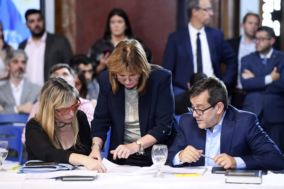 El Gobierno obtuvo dictamen para la reforma laboral y el Senado la debatirá el viernes 27