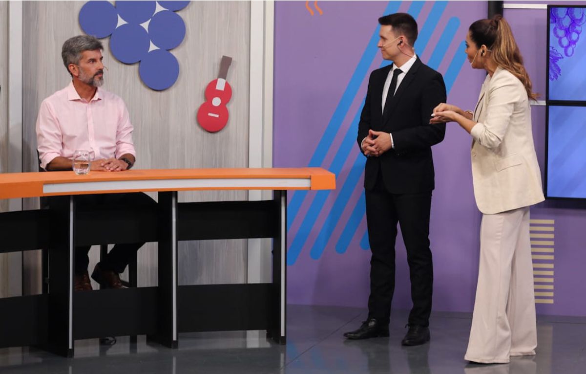 El intendente de la Ciudad de Mendoza, Ulpiano Suarez, dijo presente ante la convocatoria de Vendimia Solidaria con un importante donativo.