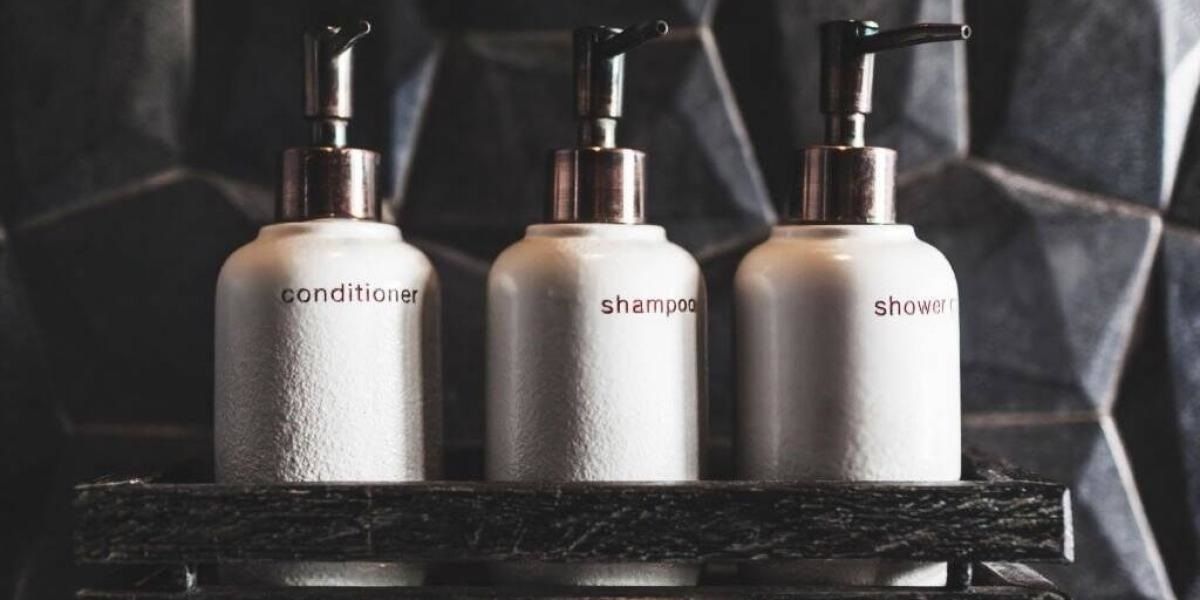 Colocar dispensadores rellenables es una alternativa viable y más amigable con el medioambiente. Colocar dispensadores rellenables es una alternativa viable y más amigable con el medioambiente.