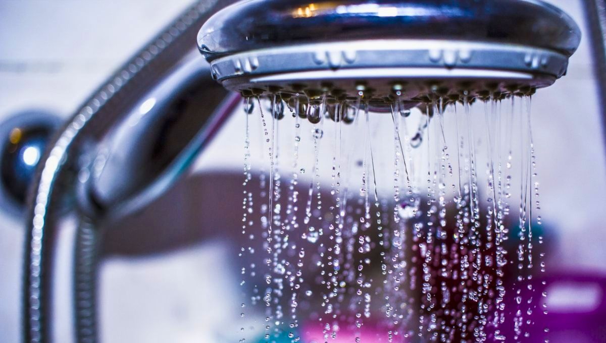 Por qué la ducha tiene poca presión de agua y cómo puedo arreglarlo con vinagre
