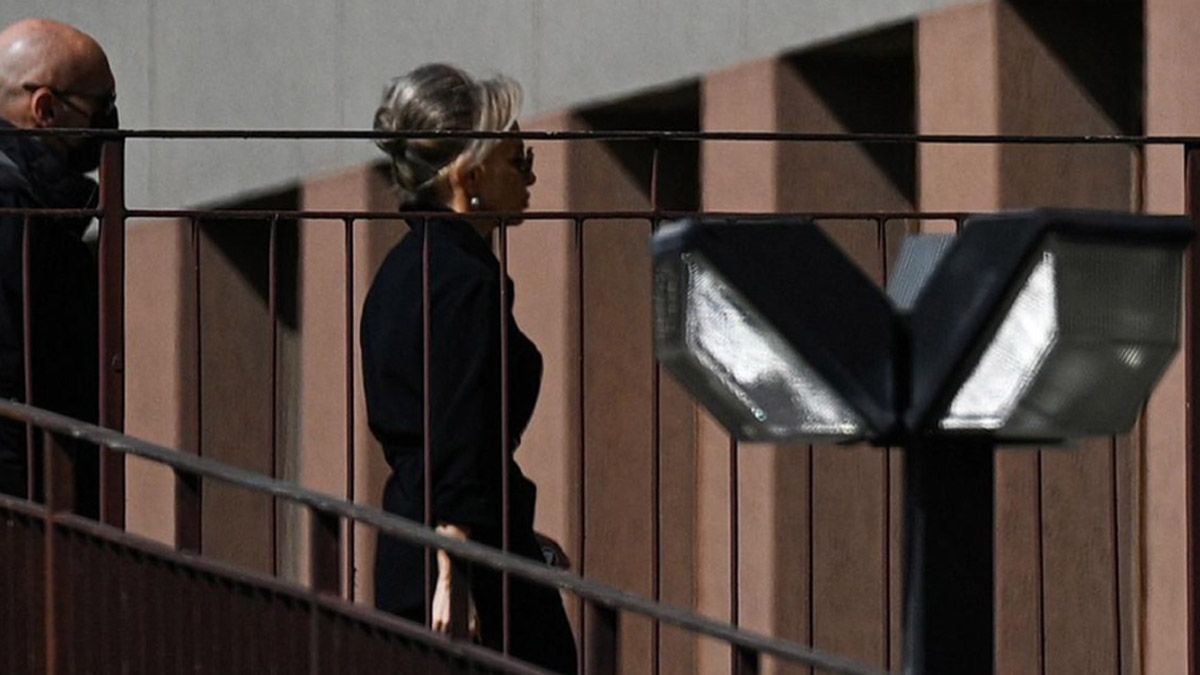 El ex primer ministro italiano Silvio Berlusconi permanece internado en un hospital de Milán, donde lo visitaron sus hijos