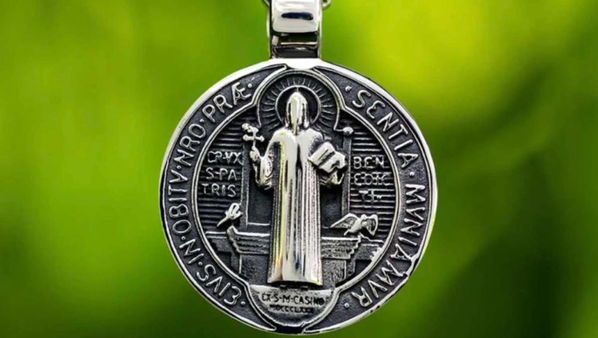 ¿Qué significa que te regalen una medalla de San Benito?