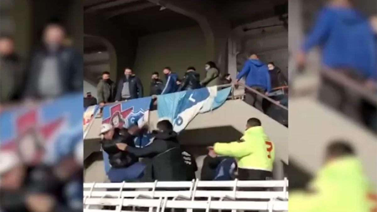 Hubo piñas entre barras en medio del festejo de Argentina