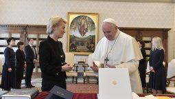 El Papa Francisco y la titular de la Comisión Europea Ursula von der&nbsp; Leyen hablaron de la pandemia, la migración, el cambio climático y el comflicto en Oriente medio entre Israel y Hamas