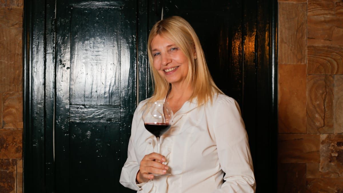 En su casa no faltan copas y buenos vinos para compartir en familia y con amigos. En su casa no faltan copas y buenos vinos para compartir en familia y con amigos.