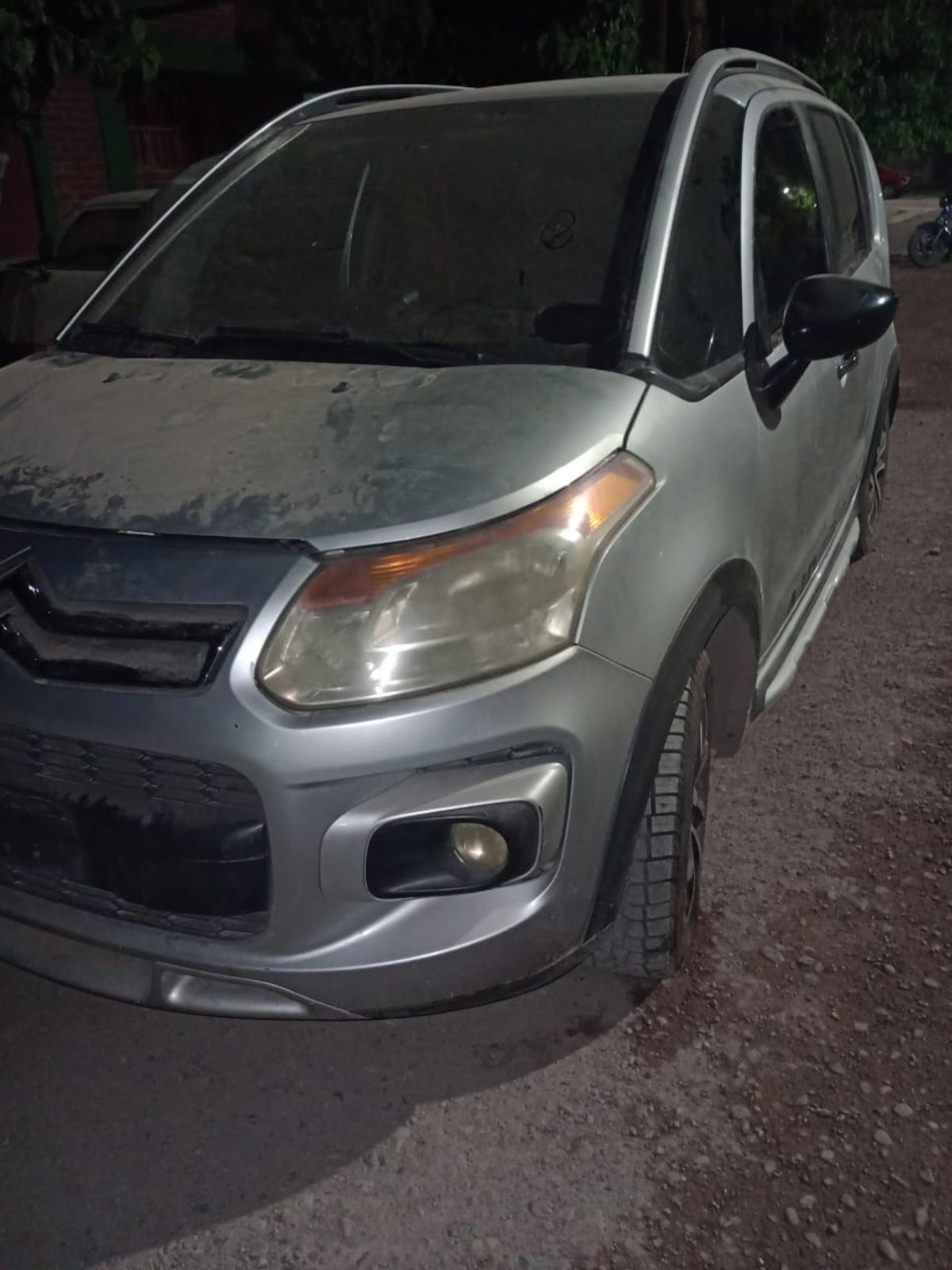 Otro auto robado y recuperado dentro de los allanamientos realizados en San Martín y Junín.