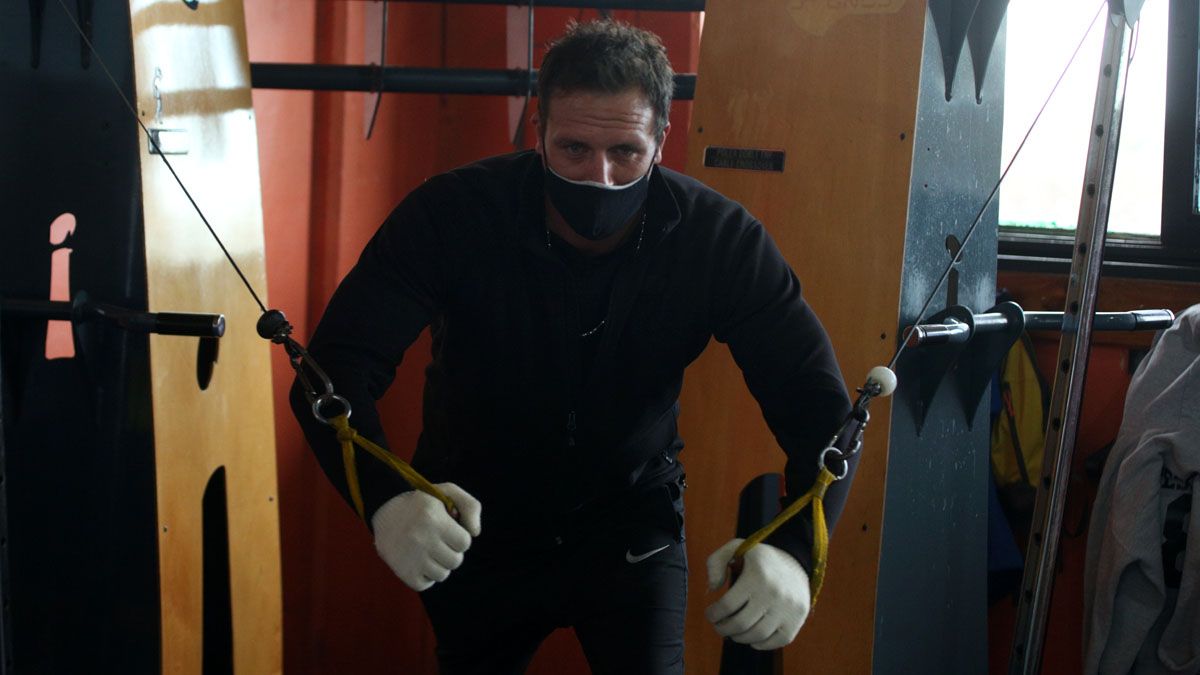 Debido a la suba de casos de coronavirus en Mendoza, el gobernador Rodolfo Suarez, decidió volver atrás con algunos permisos que tenia la provincia. es por ello que va a cerrar restaurantes, gimnasios, clubes turismo interno.