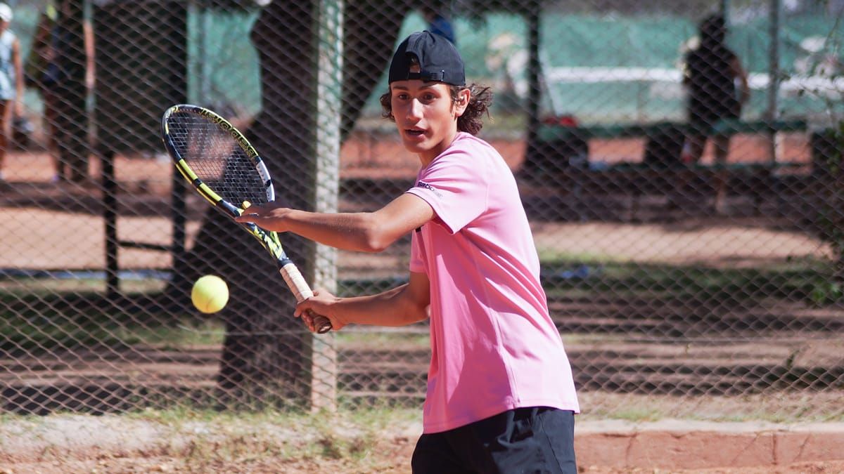 Genaro Bartolucci es uno de los mejores del tenis del país en la categoría hasta 14 años. Genaro Bartolucci es uno de los mejores del tenis del país en la categoría hasta 14 años.