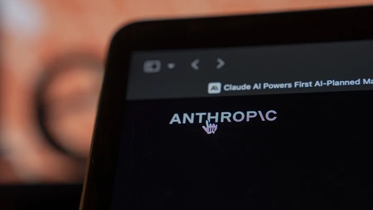 Anthropic se destaca por su enfoque en la seguridad, el control y la precisión profesional, utilizando el método Constitutional AI para entrenar modelos con reglas éticas explícitas. Anthropic se destaca por su enfoque en la seguridad, el control y la precisión profesional, utilizando el método Constitutional AI para entrenar modelos con reglas éticas explícitas.
