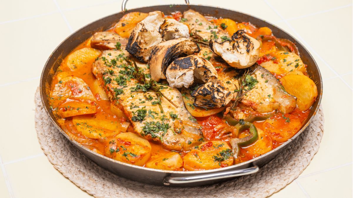 Cómo es la receta del chupín de pescado, el guiso de Semana Santa riquísimo y en menos de 1 hora