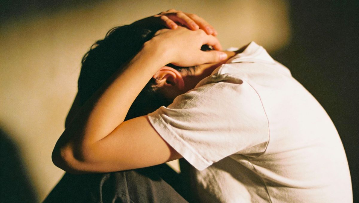 Para los primeros humanos, la supervivencia dependía completamente del apoyo del grupo. En consecuencia, es probable que la mente humana haya evolucionado para percibir la exclusión social como una grave amenaza para la supervivencia. Para los primeros humanos, la supervivencia dependía completamente del apoyo del grupo. En consecuencia, es probable que la mente humana haya evolucionado para percibir la exclusión social como una grave amenaza para la supervivencia.