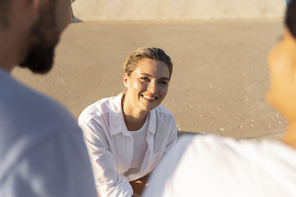 La efectividad de este gesto radica en que sea auténtico y en el momento preciso de su ejecución. Crédito: Freepik. La efectividad de este gesto radica en que sea auténtico y en el momento preciso de su ejecución. Crédito: Freepik.