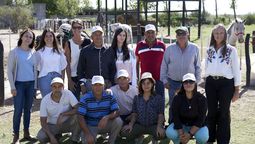 El equipo de la asociación junto a la Fundación Grupo América.