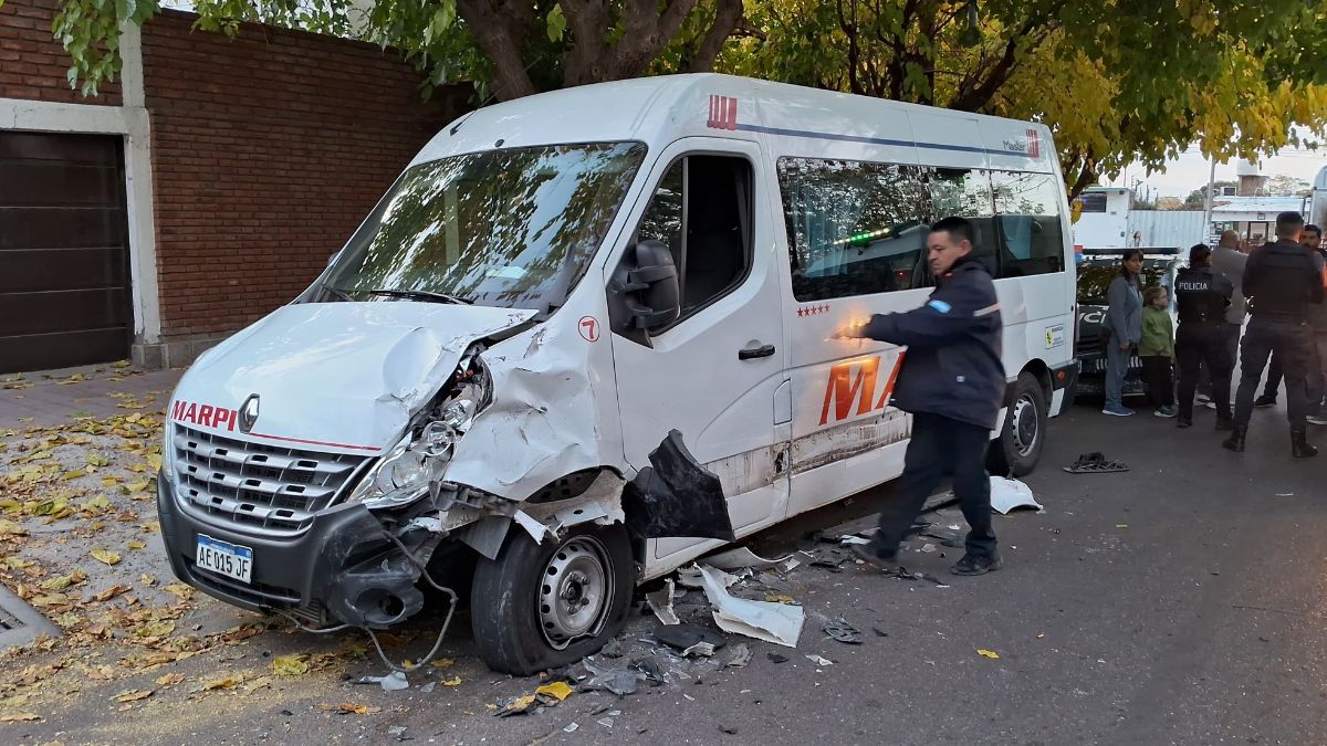 La trafic que fue embestida por el camionero chileno.