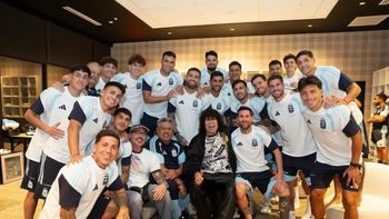 La Mona visitó a la Selección argentina y brindó un show a puro cuarteto La Mona visitó a la Selección argentina y brindó un show a puro cuarteto