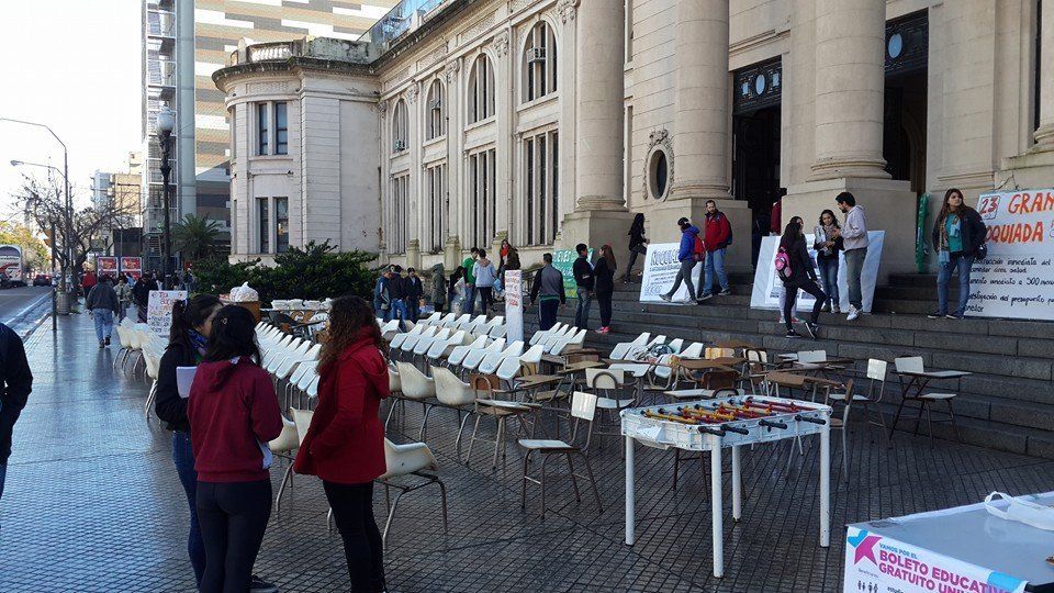 Estudiantes de Medicina organizan una ñoquiada para reclamar por el comedor univeristario