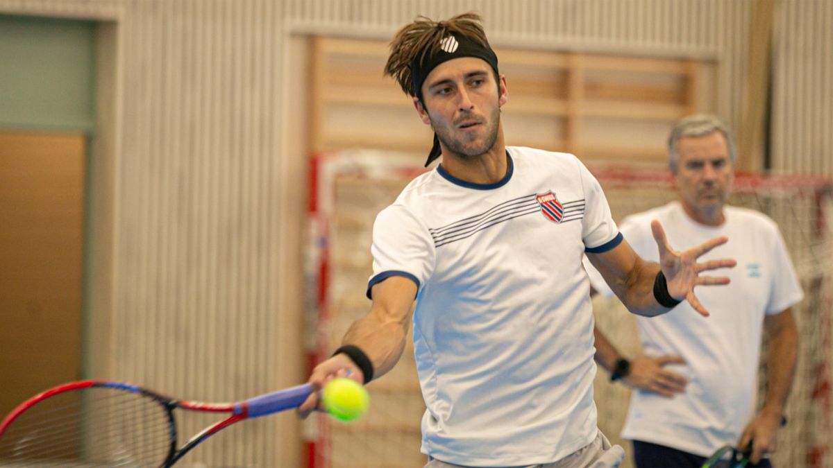 Etcheverry ante la mirada de Frana.