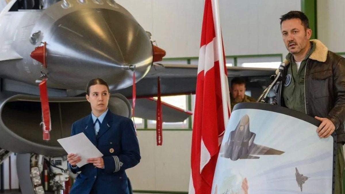 Luis Petri viajó en abril a Dinamarca para concretar la compra de los aviones F-16.