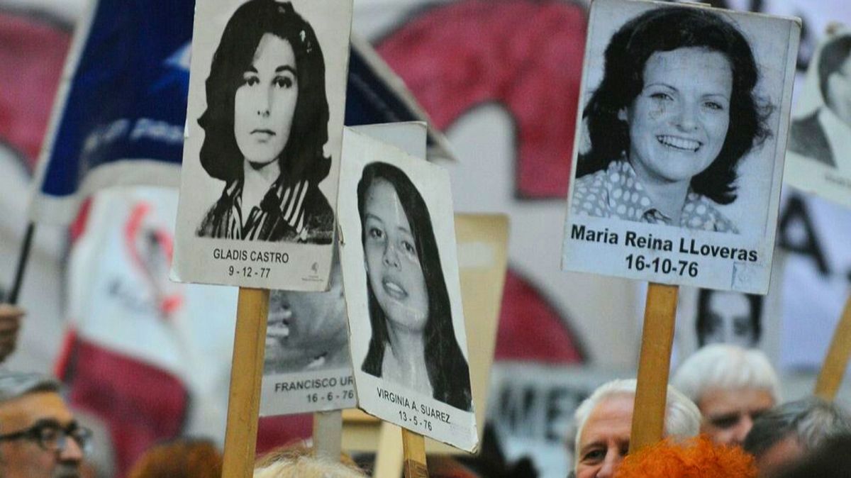 En Argentina más de 500 bebés y niños fueron apropiados durante la dictadura militar. Hasta ahora, 140 recuperaron su identidad. En la foto, una de las marchas en Mendoza.