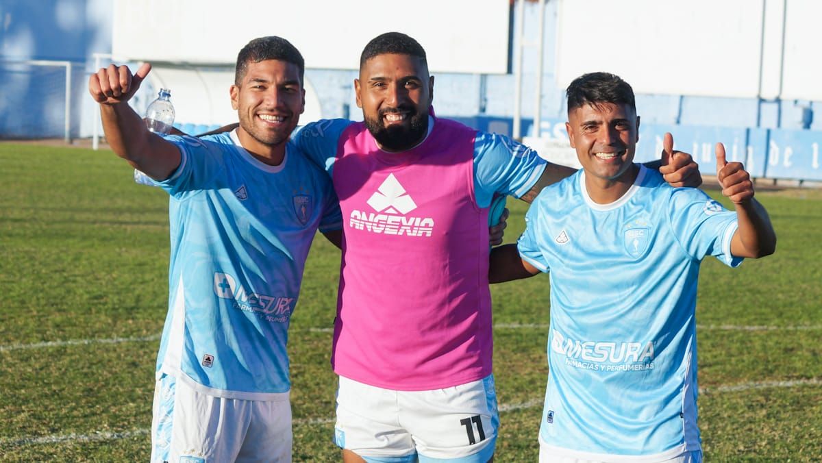 Oscar Amaya a la derecha festejando el triunfo con Pacheco y Maximiliano Herrera. Oscar Amaya a la derecha festejando el triunfo con Pacheco y Maximiliano Herrera.