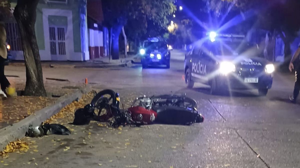 El motociclista de 21 años chocó con un auto en la esquina de calles Belgrano y Viamonte, de San Martín. El motociclista de 21 años chocó con un auto en la esquina de calles Belgrano y Viamonte, de San Martín.