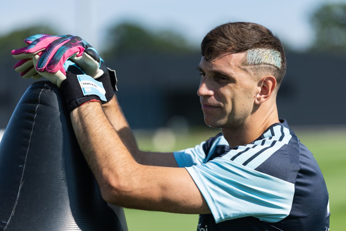 El Dibu Martínez es uno de los titulares inamovibles de la Selección argentina que enfrentará a España este domingo en la final del Mundial 2026.