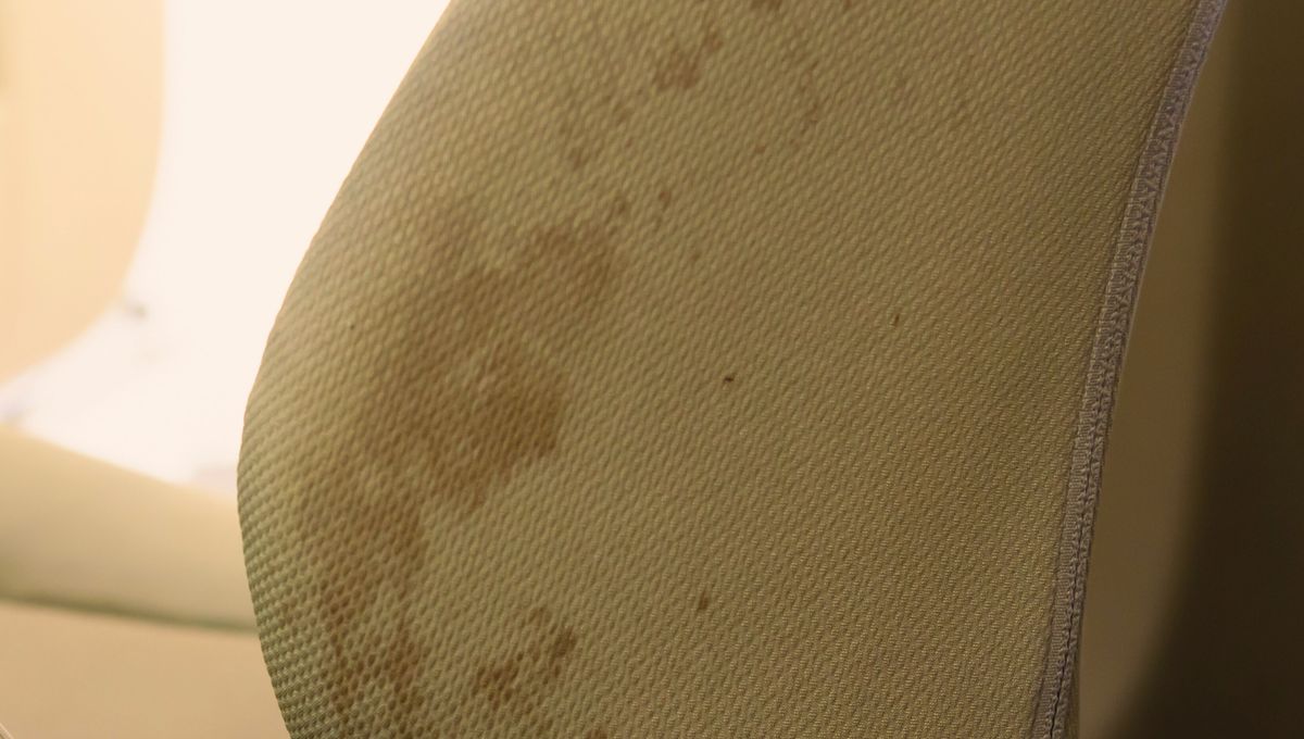 Las manchas de grasa son muy complejas y difíciles de remover. Las manchas de grasa son muy complejas y difíciles de remover. 