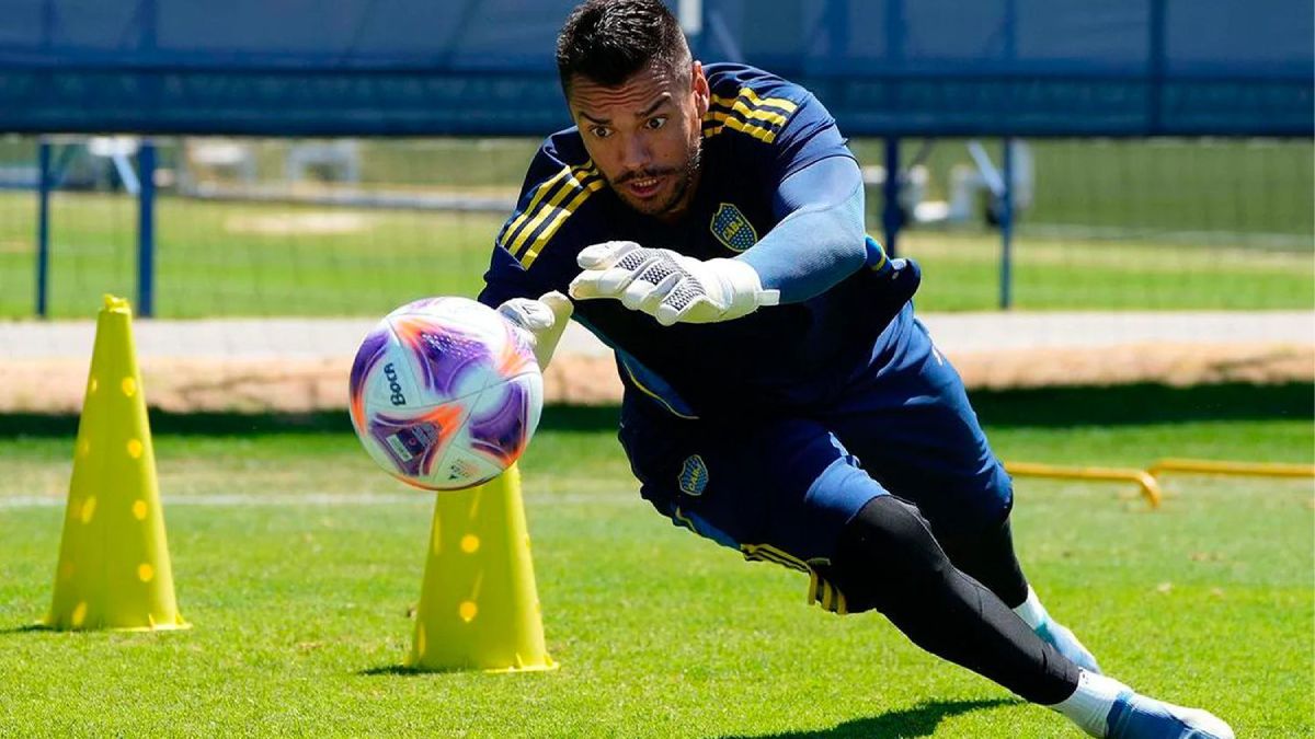 Desde el club Boca Juniors señalaron que Sergio Romero sintió una molestia muscular cuando realizaban la entrada en calor, y se retiró sin entrenar este jueves. Desde el club Boca Juniors señalaron que Sergio Romero sintió una molestia muscular cuando realizaban la entrada en calor, y se retiró sin entrenar este jueves.